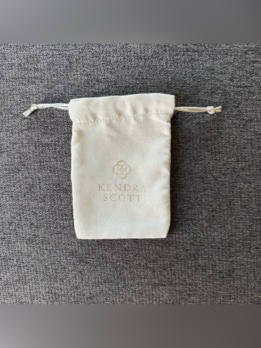 Kendra Scott Soft Drawstring Jewelry Dust Pouch Small bag Light Cream Gold Logo